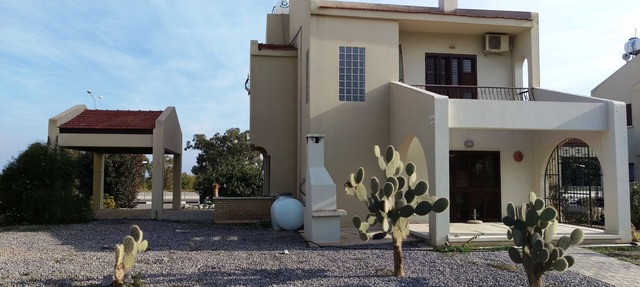 Holiday villa for Rent in North Cyprus, large communal pool, Sea and Sand! in Yeni Iskele