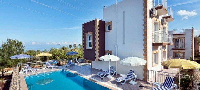 House with Shared Pool and Terrace 9 min to Beach in Girne