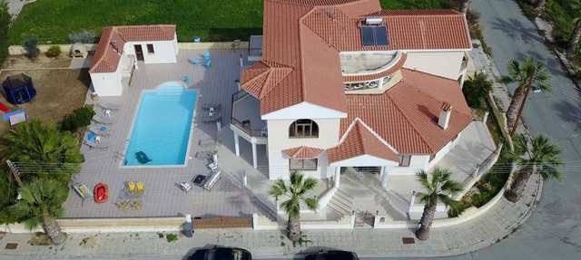 Ideal for 3 families or more! in Larnaca