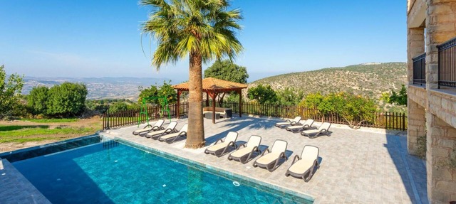 IDEAL FOR LARGE PARTIES Stone Villa, Huge pool, Near to the sea/Latchi in Peristerona
