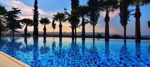 Incredible Large Villa, Paphos, 6 bedrms BBQ Huge Pool Childrens pool Quiet area in Paphos