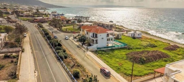 Infinity Blue Villa w/Pool in Pomos