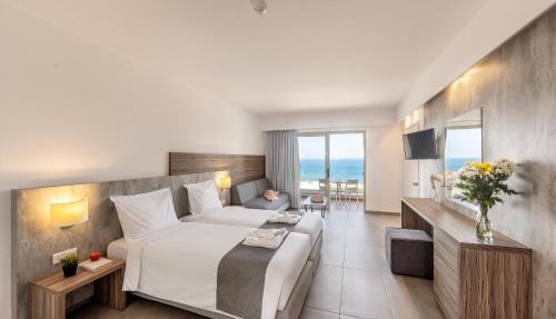 Kapetanios Aqua Resort in Coral Bay
