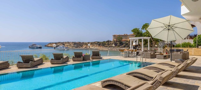 Katina Beach Villa - Seven Bedroom Villa, Sleeps 14 in Peyia