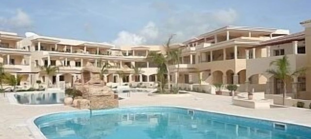 Large 3 bedroom apart. Internet, air-con, stunning balcony overlooking 2 pools in Mandria