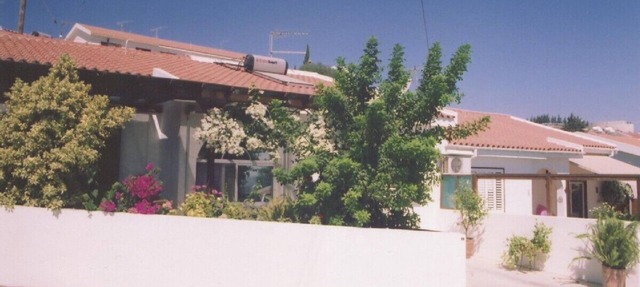 Large single-level 2-bedroom villa, with free use of car in Pissouri Village