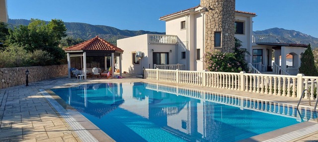 Large villa with large pool, garden, sea, forest, mountain view and privacy in Bahceli