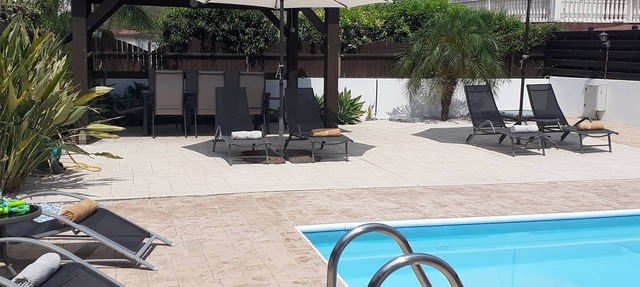 Large Villa With Private Pool in Alethriko