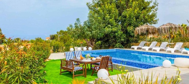 Latchi Infinity Blue in Neo Chorio