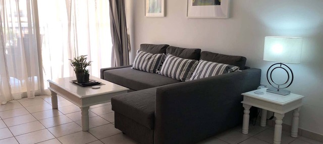 Limnaria: Modern 1 Bed, Pool Views, 5min To Beach in Paphos