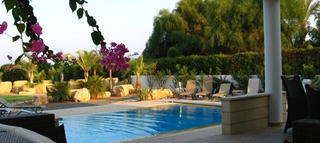 LIMONIA - Large beach house by Blue Flag beach accommodating 12 + in Pervolia