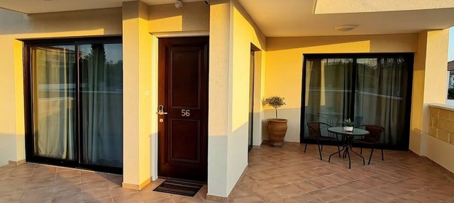 Lovely 1-Bedroom Ground Floor Flat in Pyla ☆ Walk to Beach & Private Yard ☆ in Pyla