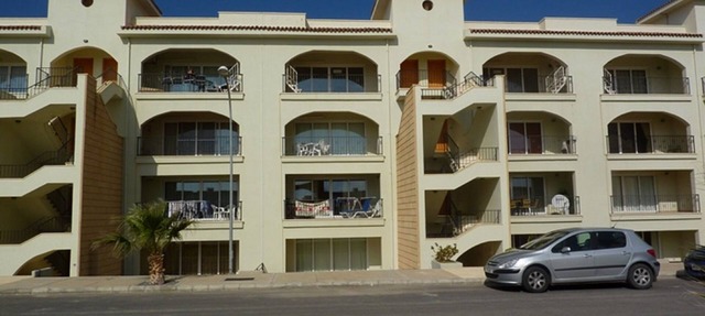 Lovely 2 bedroom apartment opposite restaurant and pool, Hilltop, Bogaz in Agios Ilias