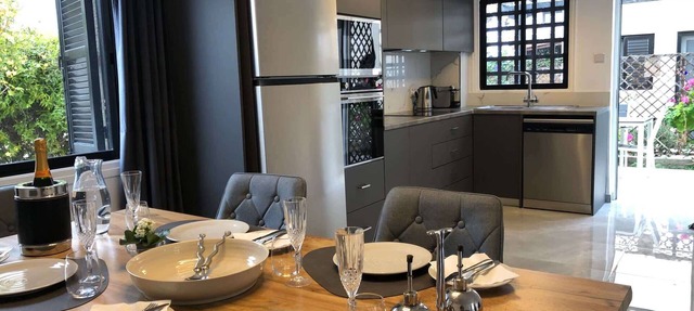 Luxurious 3-Bed Villa, Modern Decor, communal Pool in Kato Paphos