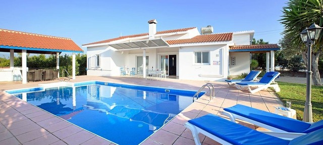Luxurious, Spacious, FULLY air conditioned villa set in a serene environment! in Paphos