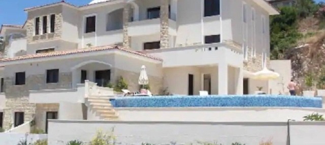 Luxurious, top floor apartment with infinity pool. and stunning panoramic views in PEYIAS