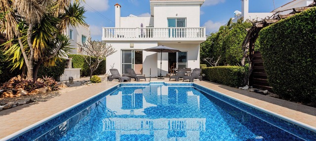 Luxury 3 bed/3 bath villa with private pool in the picturesque village of Peyia in peyia