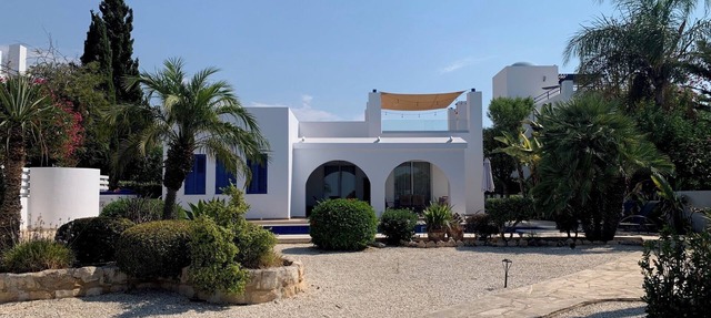 Luxury 3 Bedroom Beach Villa with heated* pool. Sat/Sun check in/out only *extra in Latchi