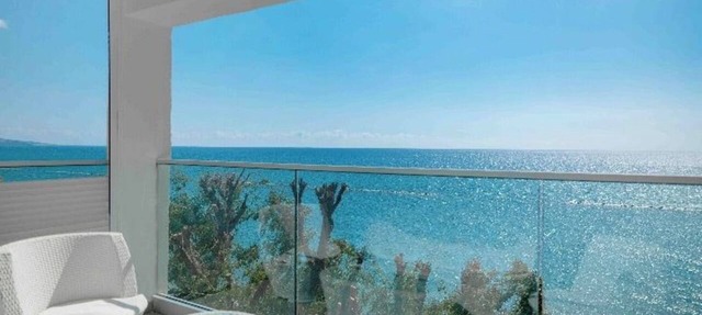 Luxury Beach Front Flat Kyma 3 in Germasogeia