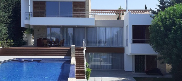 Luxury Beauty Comfort by the sea in Neo Chorio