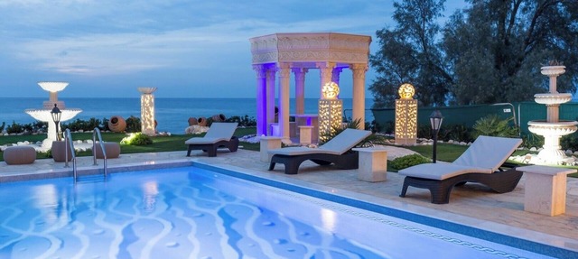 Luxury Beachfront Villa with a Pool in Agia Marina Chrysochous
