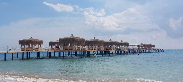 LUXURY ONE-BEDROOM APARTMENT IN SEAFRONT COMPLEX WITH PRIVATE BEACH in Trikomo