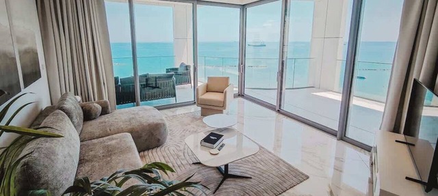 Luxury Seafront Apt W Sea Views Pool & Gym in Limassol