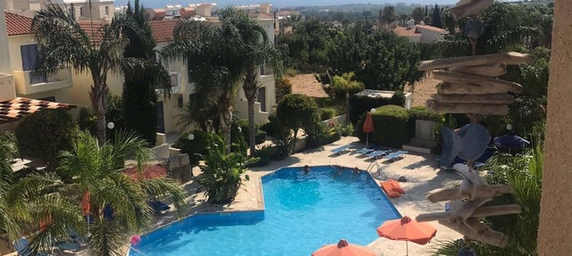 Luxury townhouse with Roof Terrace & Jacuzzi - sleeps up to 5 in Peyia
