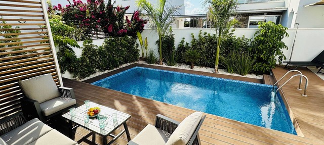 Luxury Villa Bird of Paradise.With Private Pool close to beach and Paphos centre in Yeroskipou