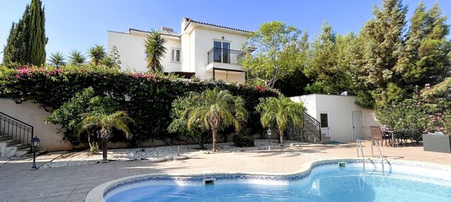 Luxury Villa in a quiet village with pr. pool - 6p in Anarita