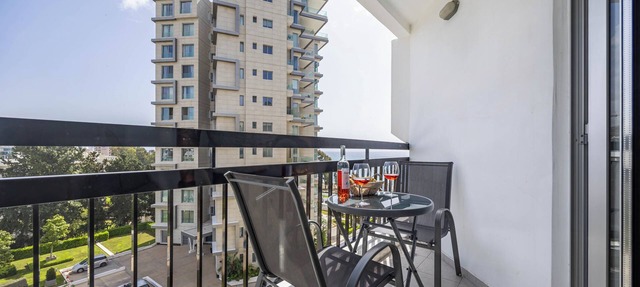 Marathon Beach Apartment - Sea View, Shared Pool in Agios Tychon