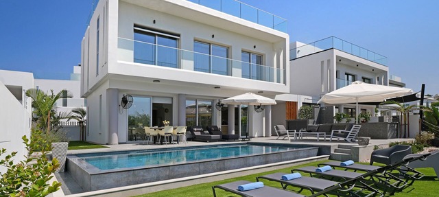 MAREN - 250m from Golden Sandy Beach in Paralimni