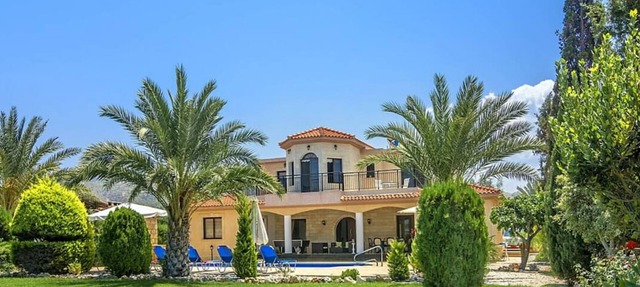 Marlin Beach Front Luxury Villa - 4 Bedrooms in Agia Marina