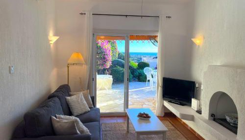 Mediterranean Cottage, Sea View, Great Location in Khlorakas