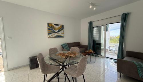 Modern 1 bedroom apartment near the sea in Khlorakas
