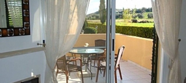 Modern Beautiful Town House/Beautiful views. Centre 10 mins walk. UK TV/WiFi in Paphos