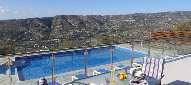 Modern villa 5 en suite Bed-set in Troodos foothills-private pool-stunning views in Laneia