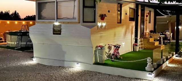 Nefeli's Dollhouse Caravan 3 minutes from Geroskipou Beach in Pafos