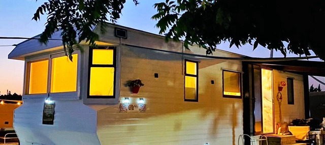 Nefeli's Dollhouse Caravan 10 min from Airport 700 meters from Yeroskipou Beach in Geroskipou