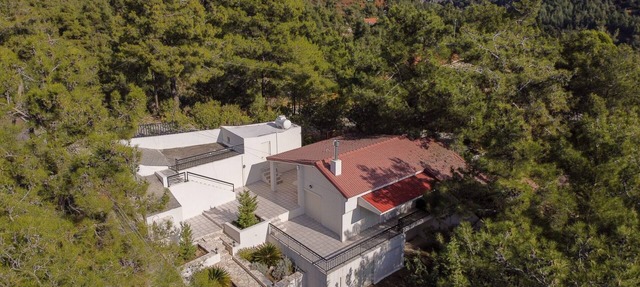 Nestor Hillside House in Moniatis
