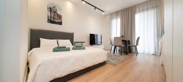 New central studio with balcony in Limassol