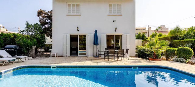 New Coral Bay Amazing Villa Pool Garden by the Sea in peyia