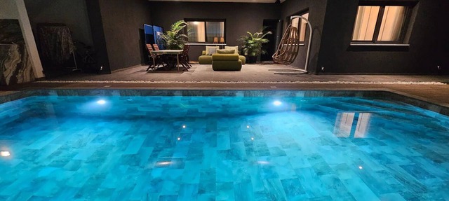 NEW Luxury 2-Bedroom House- Heated Salty Swimming Pool, Sauna and Garden in Agios Tychon