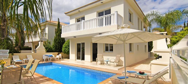 Nissi Sapphire Villa - Walking to Nissi Beach in Ayia Napa