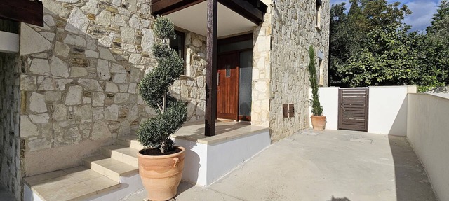 Olive Garden's Paradise Villa with private swim up pool and picturesque village. in SKARINOU