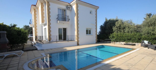 Olive Tree Villa 3 Bedroom with private pool. in kyrenia