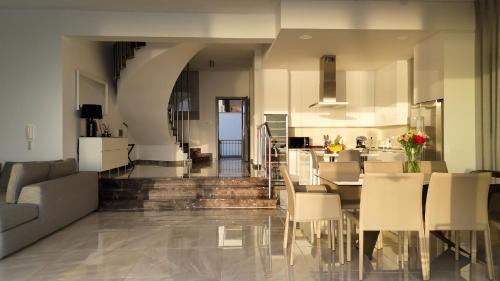 Olymp Luxury Villa C - Seafront Elegance with Infinity Pool and Exclusive Lifestyle in Kissonerga