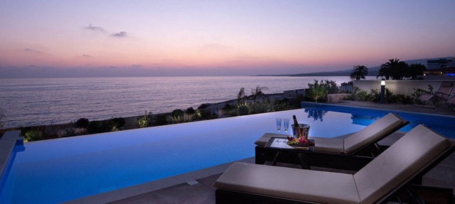 Olymp Villa B 3-bedroom Sea-Front Villa in Kissonergas