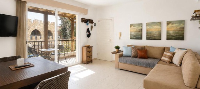 Paphos Eye 360 Roman Hotel, Lighthouse & Sea View in Paphos