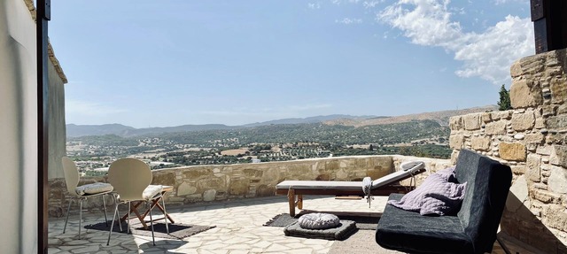 Peaceful Stone House Mtn Views 10 Min to Beach in Xhirokitia